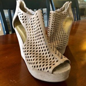 Chinese Laundry Wedges